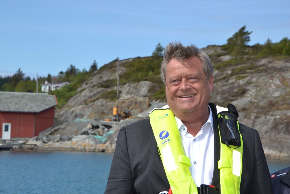 Harald T. Nesvik på besøk hos Eide Fjordbruk. Foto: Margarita Savinova.