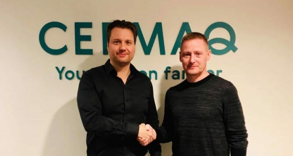Cermaq har inngått avtale med det færøyske selskapet SFI for å støtte utviklingen av deres avlusingssystem. Harald Takle, FoU-sjef Farming Technology i Cermaq Group (venstre) og Eyðbjørn Hansen, administrerende direktør for Sea Farm Innovations (høyre). Klikk for større bilde. Foto: Cermaq. Cermaq har inngått avtale med det færøyske selskapet SFI for å støtte utviklingen av deres avlusingssystem. Harald Takle, FoU-sjef Farming Technology i Cermaq Group (venstre) og Eyðbjørn Hansen, administrerende direktør for Sea Farm Innovations (høyre). Klikk for større bilde. Foto: Cermaq.