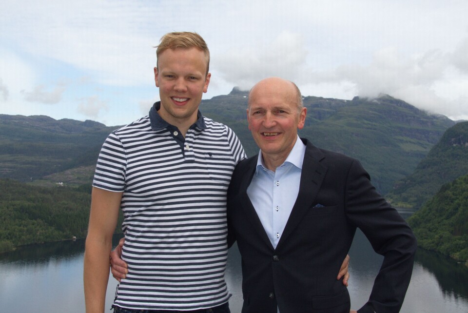 2. og 3. generasjonsoppdrettarar i familien Eide: Knut Frode Eide og sonen Sondre. Foto: Eide Fjordbruk. 2. og 3. generasjonsoppdrettarar i familien Eide: Knut Frode Eide og sonen Sondre. Foto: Eide Fjordbruk.
