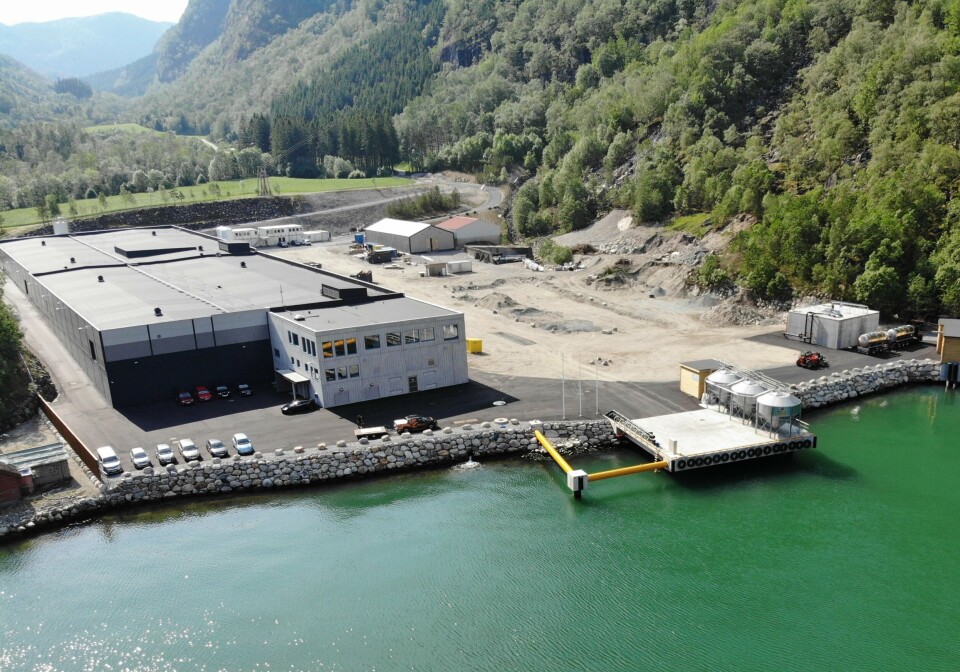 Anlegget er bygget med resirkuleringsteknologi og har kapasitet til å produsere 3 000 tonn med postsmolt. Foto: Grieg Seafood ASA.