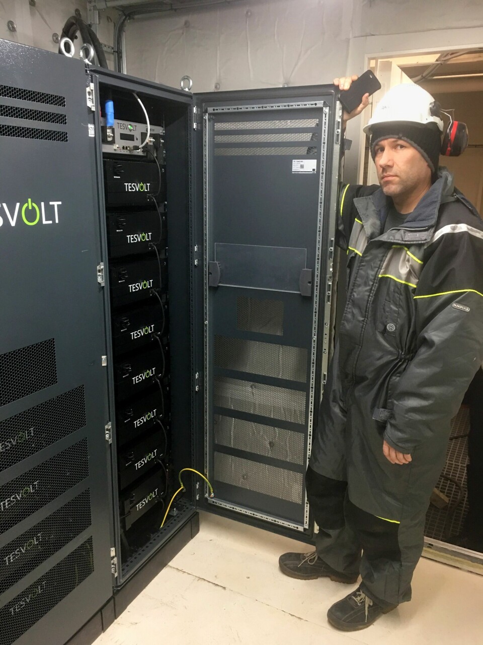 Prosjektleder Per Kåre Fuglestad i «Batterirommet». Foto: AKVA group/Kverneland Energi.