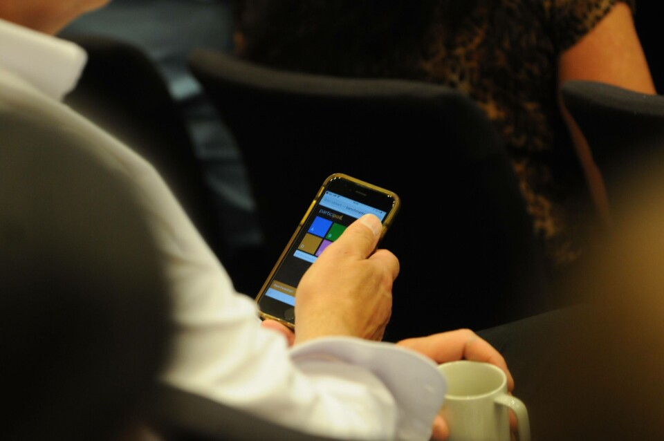 Publikum på Benchmarks konferanse kunne stemme ved hjelp av mobilen. Svarene kom så opp på storskjermen. Foto: Pål Mugaas Jensen.