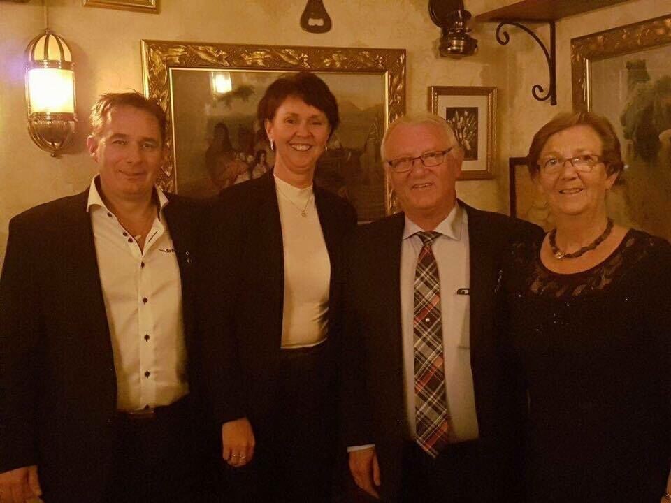 Fafe AS eierne Anne-Grethe og Finn Andre Fredvig-Erichsen har tilsammen 50 % av aksjene i det nye selskapet T.Malo Transport AS, der gründer Terje Malo og Agnes Malo har de resterende aksjene. Foto: Privat.