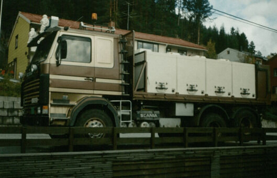 Her ser du et bilde av Terje Malo sin første lastebil som han brukte til transport av fisk. Foto:privat.