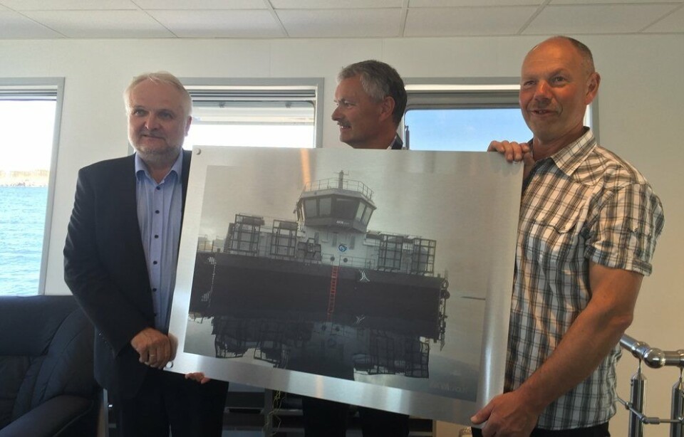 Offisiell overrekkelse av flåten. Foto: Akva Group.