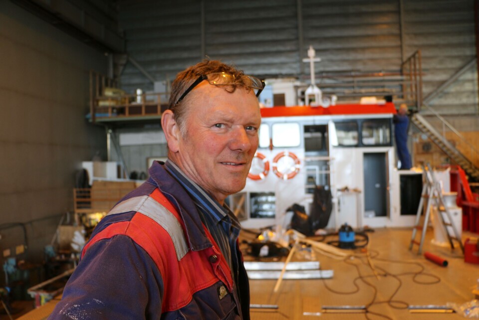 Oma Slipp sin daglig leder Oddvar Oma, forteler at arbeidsbåten de jobber med er nybygg nummer fire. Foto: Vibeke Blich