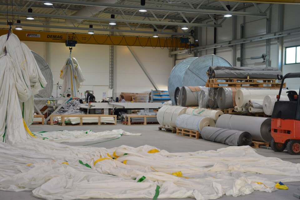 På Botngaard sin nåværende fabrikk, produserer de luseskjørt som aldri før, dette har gjort at de har en økt omsetning på rundt ti millioner. Foto: Øyvind Sjøtun Røen.