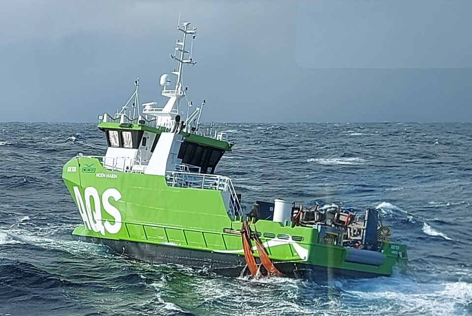 «AQS Tor» driver sørover og bergingsaksjonen må foreløpig vente til været blir bedre. Foto: Stadt Sløvåg «AQS Tor» driver sørover og bergingsaksjonen må foreløpig vente til været blir bedre. Foto: Stadt Sløvåg