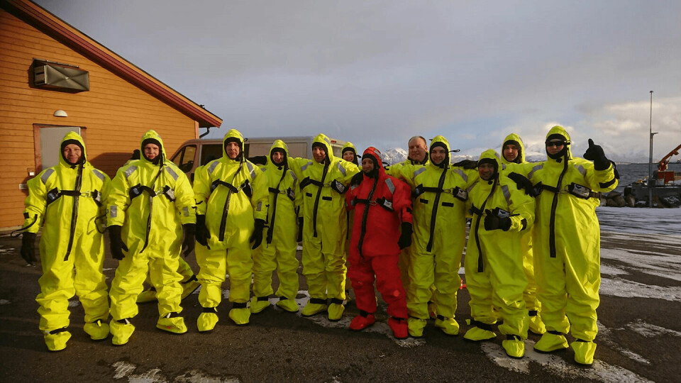 Noen av de ansatte i Egil Kristoffersen & Sønner på HMS- og sikkerhetskurs. Foto: Kim Olsen.