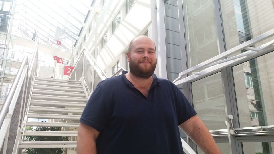 Alexander Figenschou er nyutdannet veterinær og er snart på vei til Rørvik for å jobbe hos Midt-Norsk Havbruk. Foto: Harrieth Lundberg.