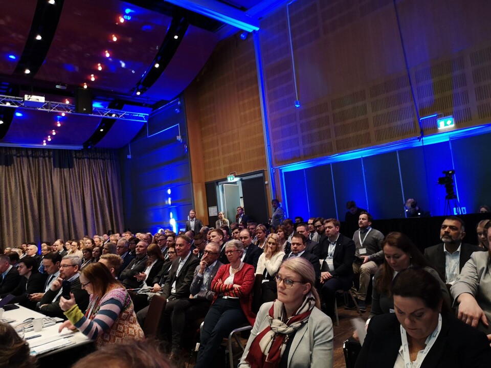 Folk har samlet seg for årsmøtet i Sjømat Norge. Foto: Ole Andreas Drønen.