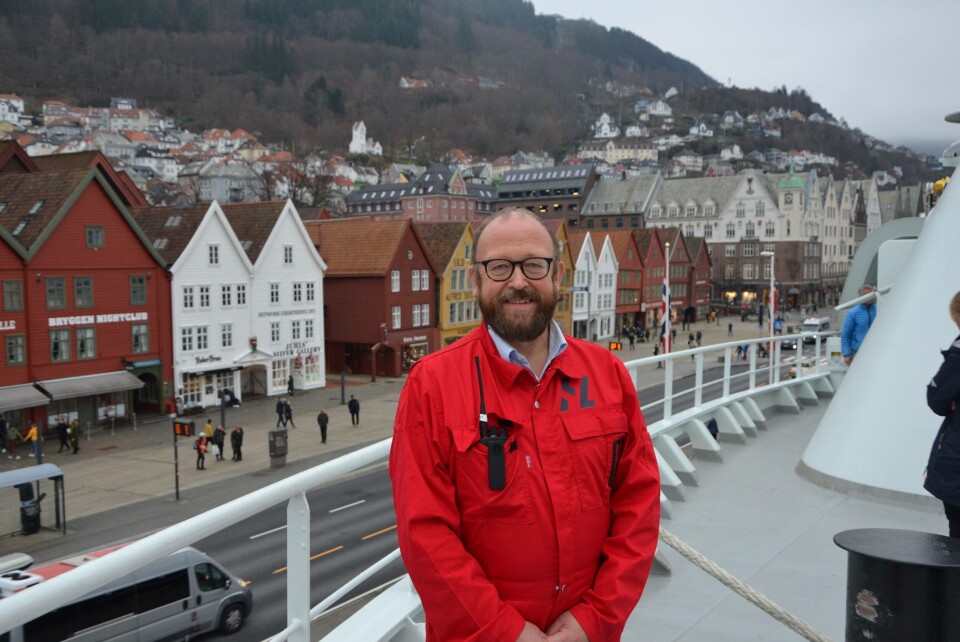 Carl-Erik Arnesen smilte utad under dåpen, og feiret med de mange oppmøtte, men inne i hodet hans utspilte det seg nok mer dramatiske scener. Foto: Therese Soltveit