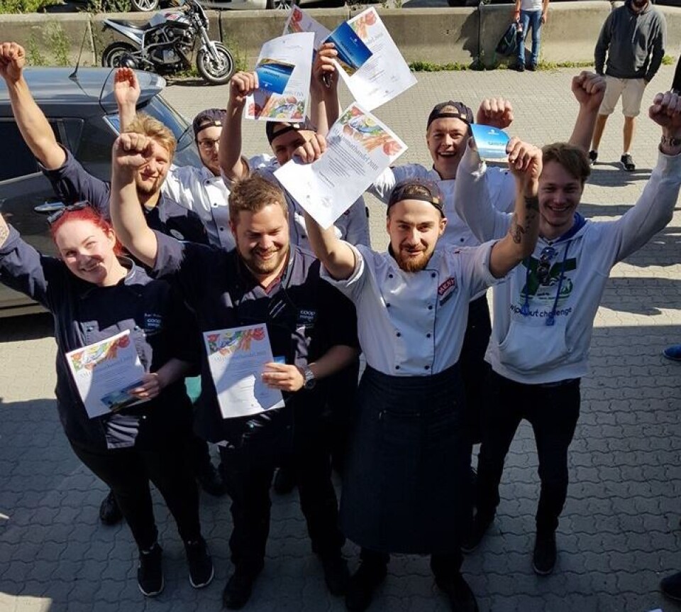 Fornøyde konkurrenter som har gått videre til finalen i NM i sjømathandel. Foto: Privat.