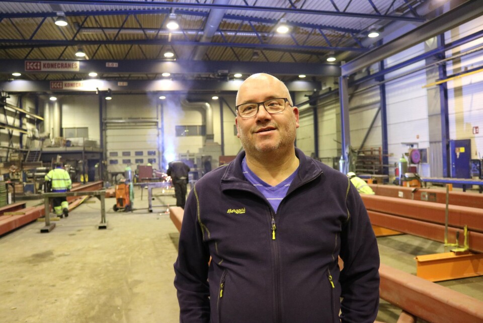 Tor Kato Rugås er daglig leder i Finneid Sveiseverksted. Han opplyser at de 40 arbeidsplassene i bedriften er sikret i 1,5 år framover takket være kontrakten med Arctic Aqua. Foto: Designia - Lars Antonsen.