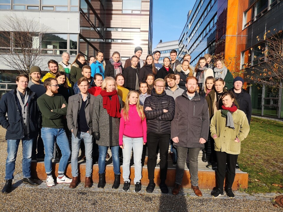 Fiskehelsestudenter ved Universitetet i Bergen og Universitetet i Tromsø stiller seg undrende til Fiskeriminister Harald Nesvik sine uttalelser til Kyst. Foto: Privat. Fiskehelsestudenter ved Universitetet i Bergen og Universitetet i Tromsø stiller seg undrende til Fiskeriminister Harald Nesvik sine uttalelser til Kyst. Foto: Privat.
