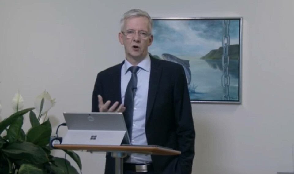 Regin Jacobsen fortalte om Bakkafrosts planer for Scottish Salmon Company på en pressekonferanse torsdag. Bilde tatt fra Bakkafrosts weboverføring. Regin Jacobsen fortalte om Bakkafrosts planer for Scottish Salmon Company på en pressekonferanse torsdag. Bilde tatt fra Bakkafrosts weboverføring.