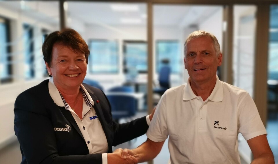 Fra Venstre: Bjørg Mette Holmefjord Antonsen, Daglig leder i AS Bolaks og Jan-Emil Johannessen, CEO Benchmark Genetics Norway AS. Foto: Bolaks AS