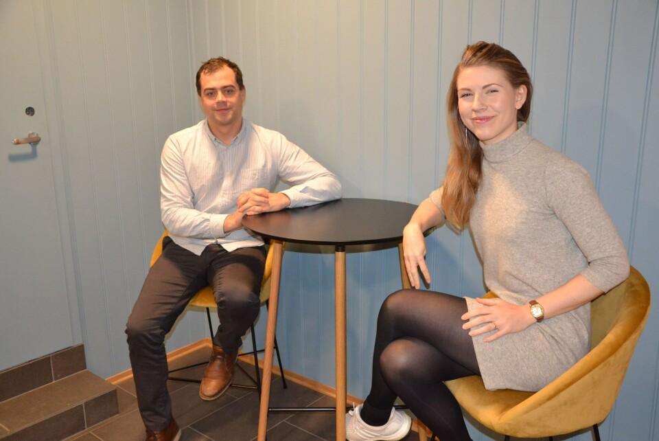 Kristoffer Holand, Biologisk Controller og sertifiseringskoordinator Ingeborg Johansen, er begge relativt nye ansikter i Emilsen Fisk. Foto: Ole Andreas Drønen