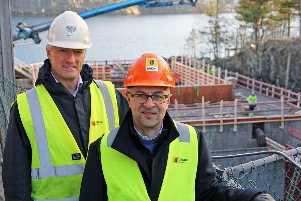 Konsernsjef Torgeir Nærø (t.v.) i Bergen Group ASA og adm.dir Svein Eian i Backe Bergen AS. FotO. Bergen Group. Konsernsjef Torgeir Nærø (t.v.) i Bergen Group ASA og adm.dir Svein Eian i Backe Bergen AS. FotO. Bergen Group.