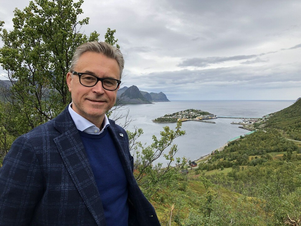 Fiskeri- og sjømatminister Odd Emil Ingebrigtsen opplyser at MOWI får ja til oppdrett i Vega kommune. Foto: Nærings- og fiskeridepartementet.