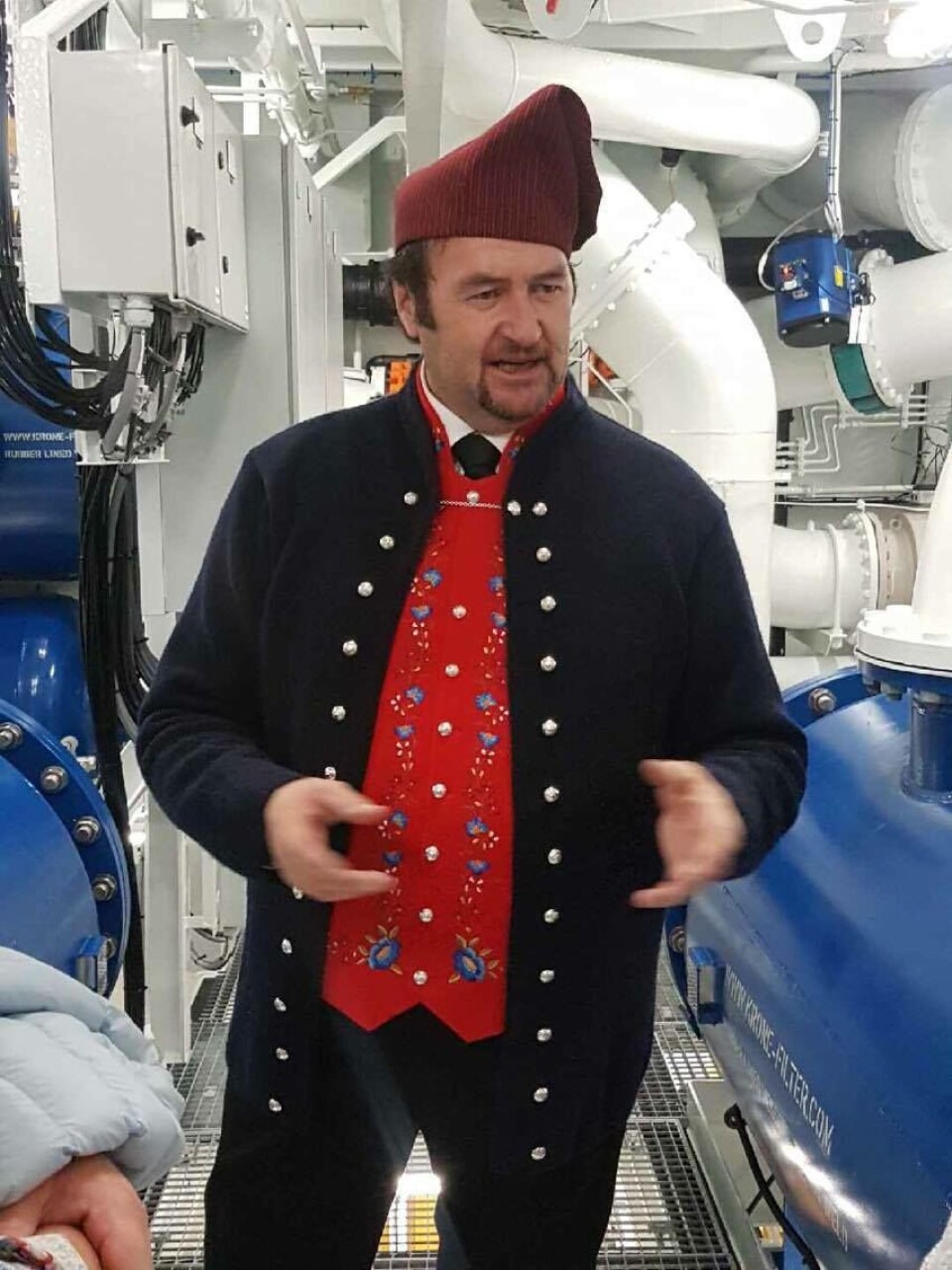 Salgssjef Petter Gunnarstein, er tydeleg stolt over den nye brønnbåten Ronia Diamond. Foto: Heidi Angell Jakobsen.