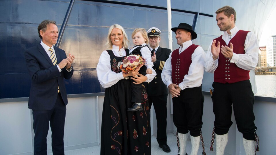 Brønnbåten Ronia Diamond vart døypt i Bergen laurdag 23. september. Strålande sol og folkefest i byen i samband med sykkel-VM gav ei flott ramme for dåpen for gudmor Anja Halsebakk og dei andre gjestane. Foto: Olav Thokle.