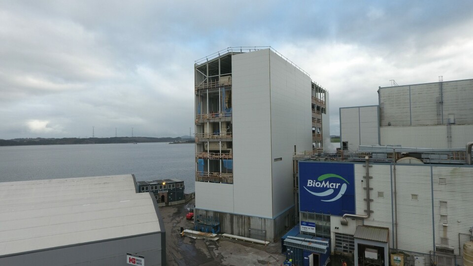 Linje 3 prosess bygning er kommet godt på vei hos Biomar sin fôrfabrikk på Husøy på Karmøy. Foto: Biomar