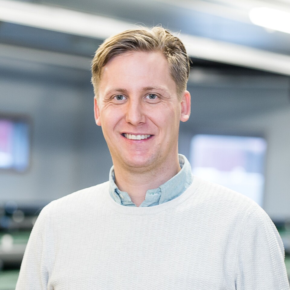 Rudi Ripman Seim er fiskehelsesjef i Benchmark Genetics. Han har 13 års erfaring fra fiskehelsearbeid i akvakultur, hvorav de siste 8 år i SalmoBreed og Benchmark Genetics. Han er utdannet Fiskehelsebiolog fra UiB med en Bachelor i økonomi og administrasjon fra NHH. Foto: Benchmark Genetics