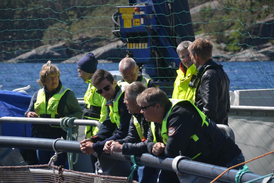 Sulefisk og Fino AS er nye medeigare i Akvahub AS. Sulefisk var vertskap for ei av Akvahub sine nettverkssamlingar sommaren 2018. Her på omvisning på lukka, flytande merd, Ecomerden. Foto: Akvahub AS