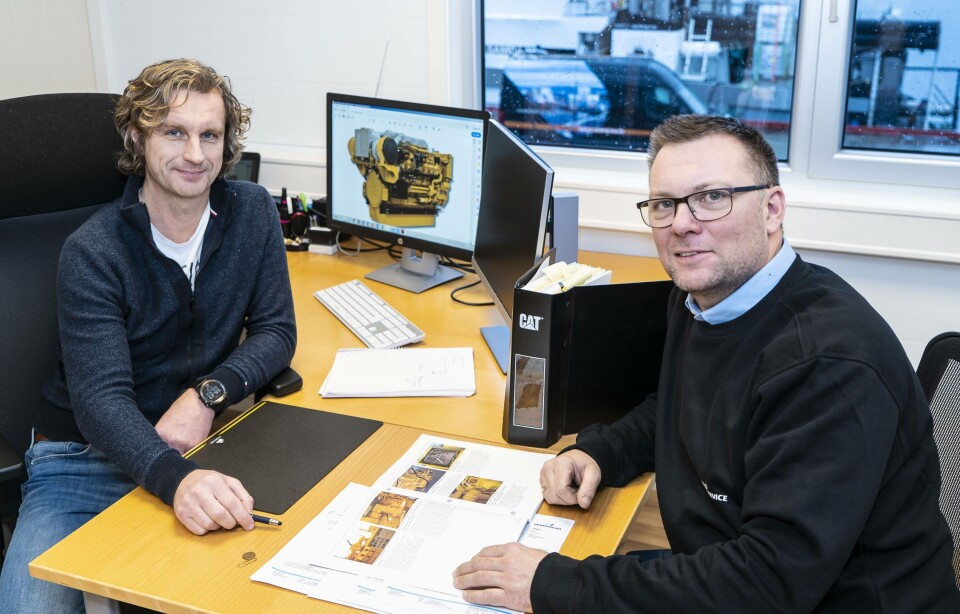Avdelingsleder Frode Solend (til venstre) og prosjektleder Odd Bjørn Johannessen. Solend forteller at det er et inspirerende og godt arbeidsmiljø på motorserviceavdelingen hos Bømlo Skipsservice. Foto: Bømlo Skipsservice.