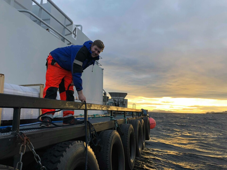Kristoffer Karstensen sier målet er at selskapet på sikt skal produsere 2100 tonn på lokaliteten Grunnsøya. Klikk for større bilde. Foto: E. Karstensen fiskeoppdrett.