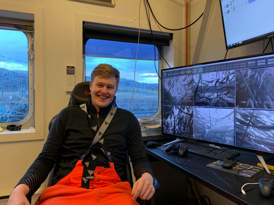 Kristoffer Karstensen (20) er tredje generasjons oppdretter og er godt fornøyd med resultatene på oppdrettsselskapets nye lokalitet Grunnsøya som han har ansvar for. Foto: Privat.