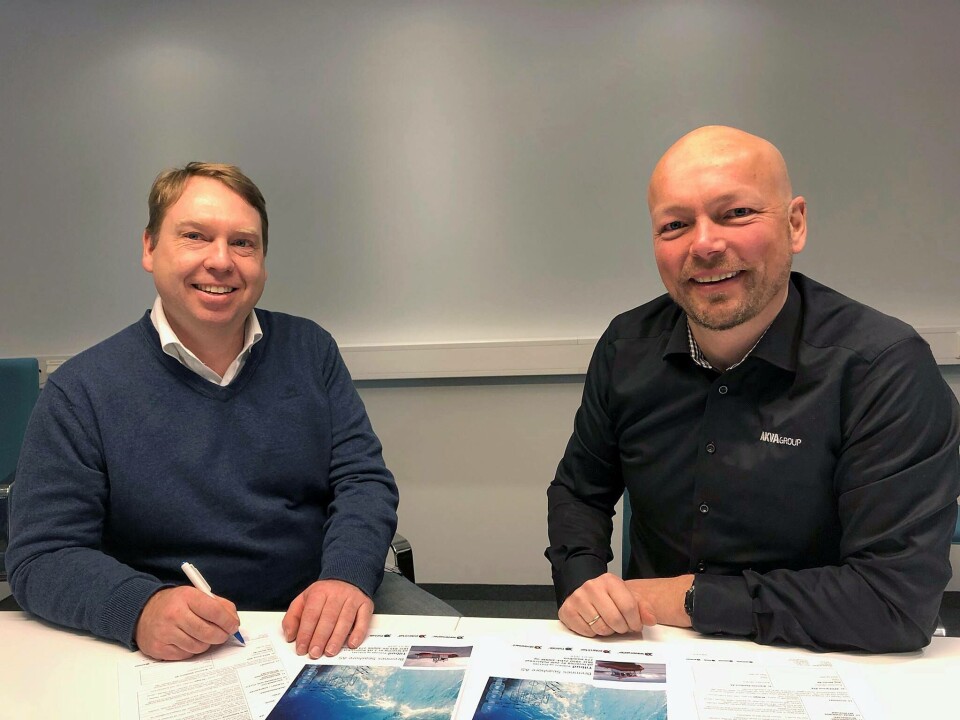 Kontrakten ble nylig signert på hovedkontoret til Bremnes Seashore. Fra venstre: Ernst Olav Helgesen, Teknisk sjef sjø i Bremnes Seashore, og Stig Martin Bø, AKVA groups regionssjef for salg i Sør-Norge og nordiske land. Foto: Jørn Rune Bruun/Bremnes Seashore. Kontrakten ble nylig signert på hovedkontoret til Bremnes Seashore. Fra venstre: Ernst Olav Helgesen, Teknisk sjef sjø i Bremnes Seashore, og Stig Martin Bø, AKVA groups regionssjef for salg i Sør-Norge og nordiske land. Foto: Jørn Rune Bruun/Bremnes Seashore.