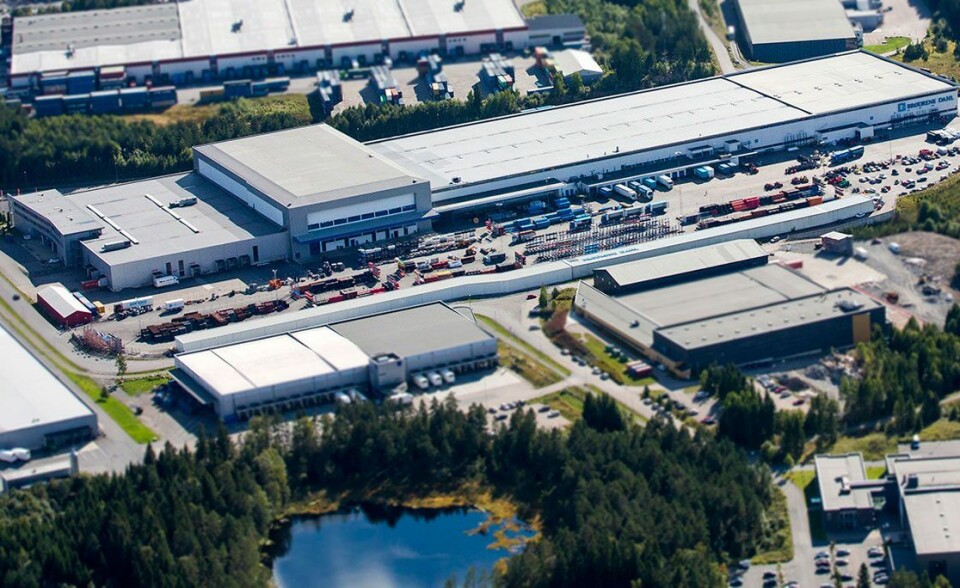 Brødrene Dahl, som bla leverer rør og rør-deler til havbruksnæringen, Brødrene Dahl får nå Optimera som er store på distribusjon og salg av byggevare inn i sitt konsern. Foto av hovedlageret på Langhus: Brødrene Dahl.