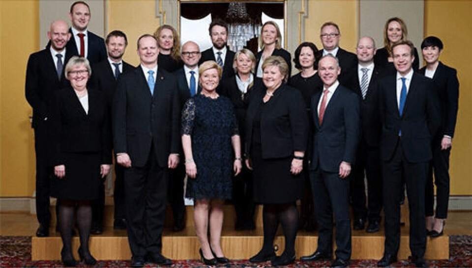 Bildet er tatt 19. februar 2016. Siden da har Terje Søviknes (FrP) overtatt som Olje- og energiminister og Per-Willy Amundsen (FrP) som justis- og beredskapsminister. Foto: Torbjørn Kjosvold/Forsvaret