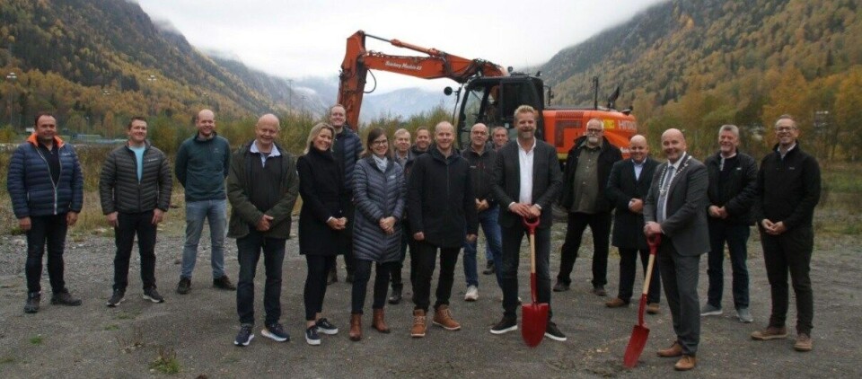Grunnarbeidet for Hima Seafood sitt landbaserte oppdrettsanlegg på Rjukan startet opp fredag 8.oktober. Anlegget blir verdens største landbaserte matfiskanlegg for ørret, og Eyvi skal levere RAS-anlegget. Foto: Hima Seafood.