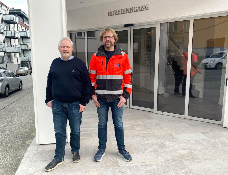 God bekreftelse: Øistein Hauge (t.v.), avdelingsleder på prosjekt land, og prosjekleder Frank Alvik (t.h.), er svært fornøyde med at ACEL har fått landet enda en kontrakt på landbasert oppdrettsanlegg.