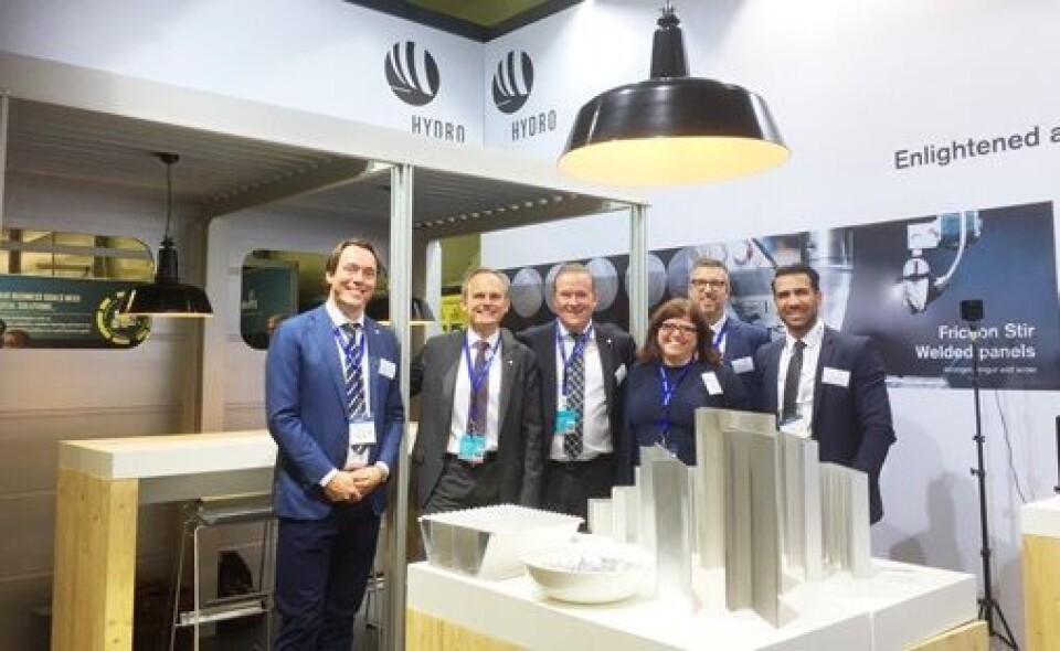 Fra venstre, Marijn Rietveld, Egil Hogna, Henrik Futtrup, Sylvia Kircher, Chris Moyle, Tariq Dawoud. Foto: Hydro.