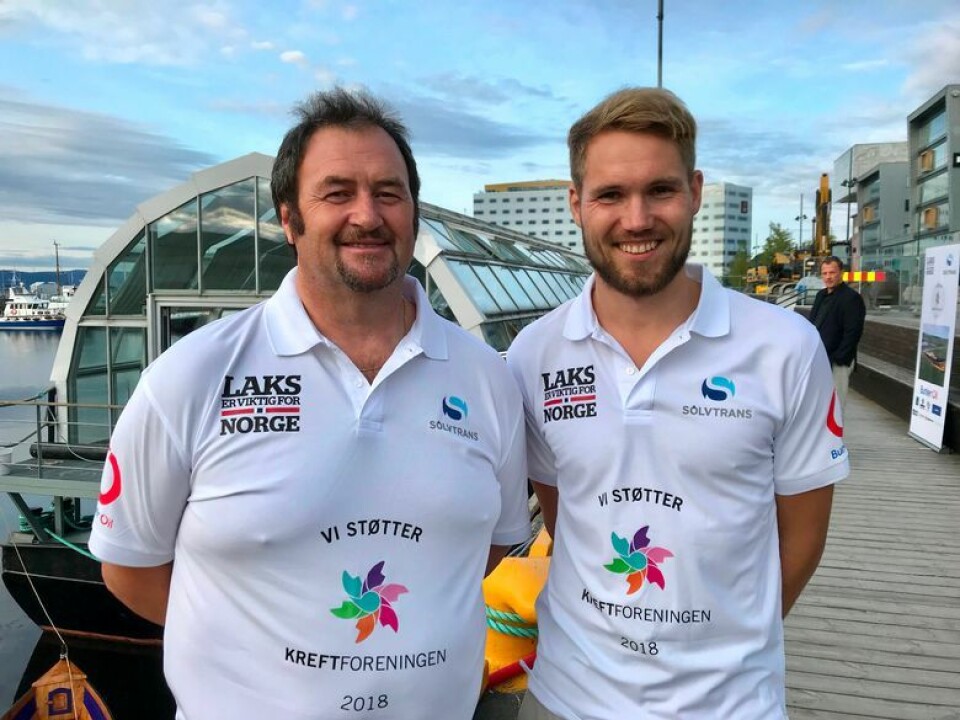 Robin Halsebakk og Petter Gunnarstein har rodd fra Trondheim til Ålesund for å skape blest om kreftsaken og målet har vært å samle inn over en million kroner. Foto: Håkon N Rønning.