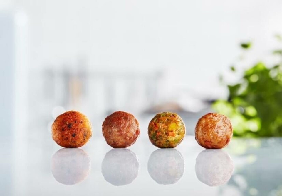Blir laksebollen like populær som den tradisjonelle kjøttbollen til IKEA? Det gjenstår å se. Her ser du bilde av deres fire ulike typer boller: lakseboller, kjøttboller, veggieboller, og kyllingboller. Foto: IKEA.