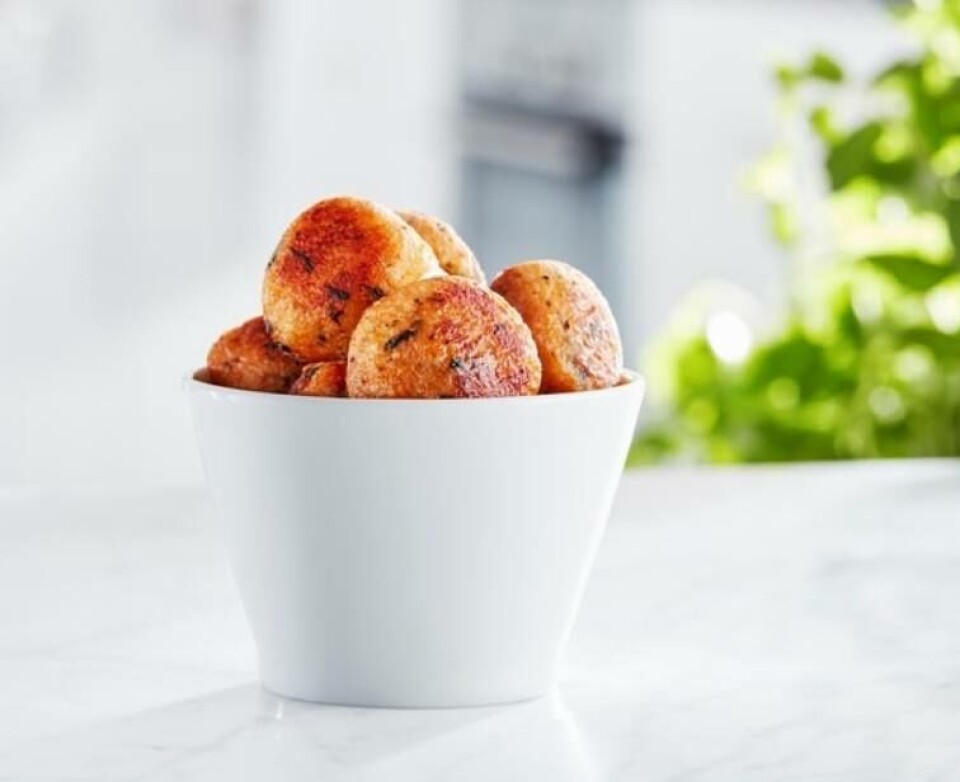 Lakseboller fra IKEA skal til våren lanseres som deres nye lakseprodukt, som skal være mer klimavennlig sammenlignet med den tradisjonelle kjøttbollen deres. Foto: IKEA.