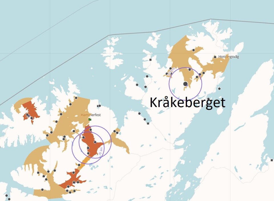 Lokaliteten Kråkeberget ligger i Måsøy kommune i gamle Finnmark fylke. Kart fra Barentswatch.
