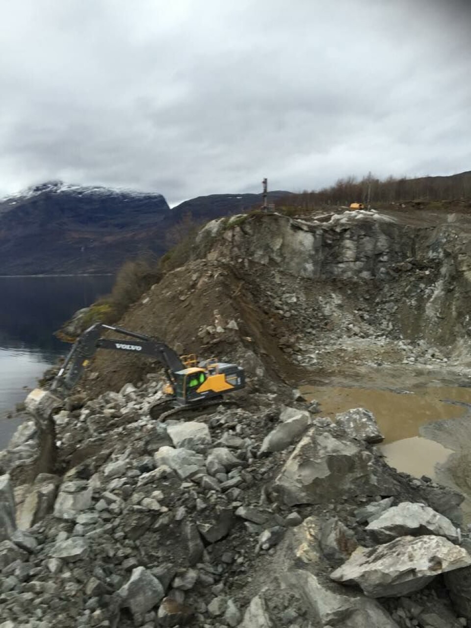 Salaks bygger nytt RAS-anlegg, og jobber for tiden med klargjøringen til støping. Foto: Facebook. Salaks bygger nytt RAS-anlegg, og jobber for tiden med klargjøringen til støping. Foto: Facebook.