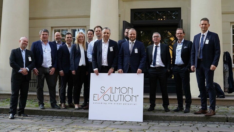 Salmon Evolution er notert på Merkur Market med første handelsdag fra 18. September 2020. Fra venstre; Styremedlem Glen Bradley, Hallgeir Øyen, Olav Johan Lyngstad, Arild Viken, Kamilla Mordal Holo, Hans Petter Mortveit, Oddvar Repstad, Ingjarl Skarvøy, CEO Håkon A. Berg, styreleder Tore A. Tønseth, styremedlem Kristofer Reiten, styremedlem Frode Kjølås, styremedlem Peder Stette. Foto: Marthe Harstad.