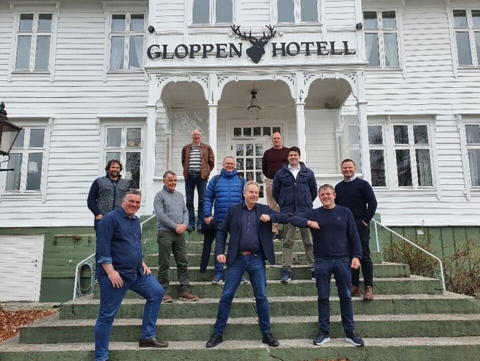 Signeringen fant sted i smittevernvennlige forhold på Gloppen Hotell. Foto: Sande Settefisk Signeringen fant sted i smittevernvennlige forhold på Gloppen Hotell. Foto: Sande Settefisk