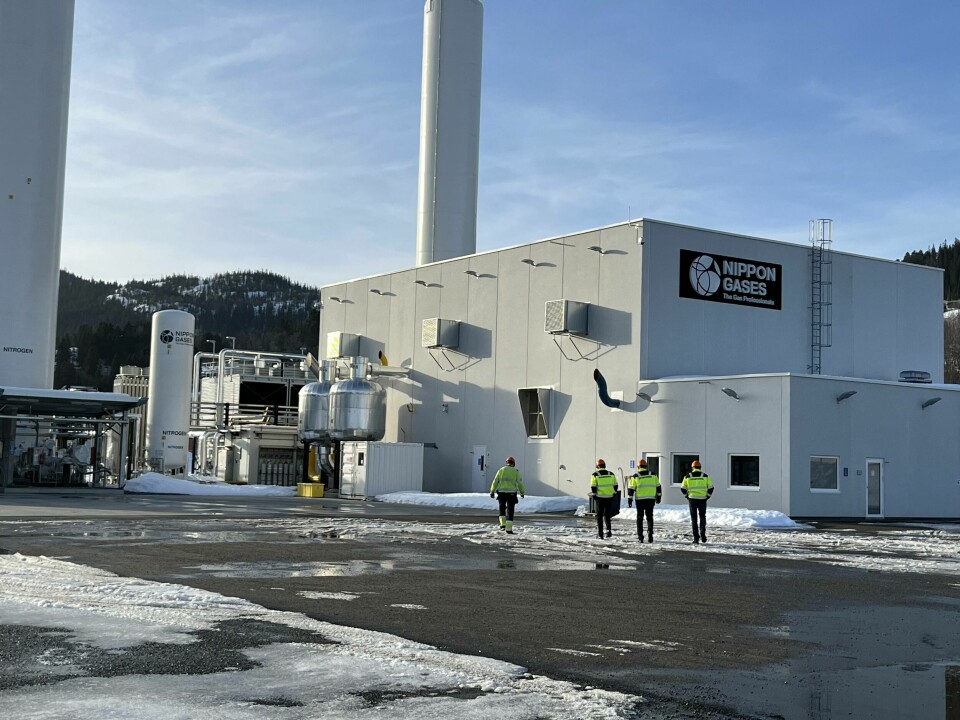 Fra denne luftgassfabrikken i Malm skal Nippon Gases levere oksygen i rørledning direkte til SalMars settefiskanlegg på nabotomten. Foto: Nippon Gases