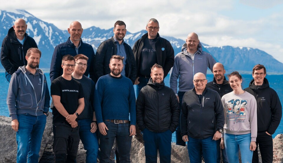 - Vi er stolte av alle i Nordlaks og nå er vi litt ekstra stolte av disse: De er det første mannskapet på verdens første havfarm, vår egen “Jostein Albert”, melder Nordlaks.