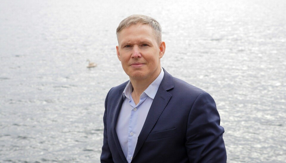 Ivan Vindheim, konsernsjef i Mowi sier selskapet ser etter måter å jobbe smartere på, og legger til at man har maskiner som erstatter hender. Foto: Mowi