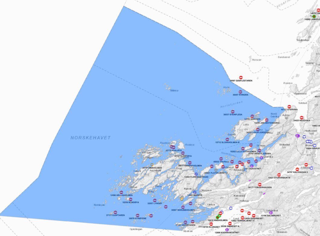 Dusørfisket vil foregå i området markert med blått i Trøndelag. I Nordland kan fiske skje fra fylkesgrensen til nordspissen av Sømnesøya i Sømna og østover til Gavlen i ytre del av Bindalsfjorden.