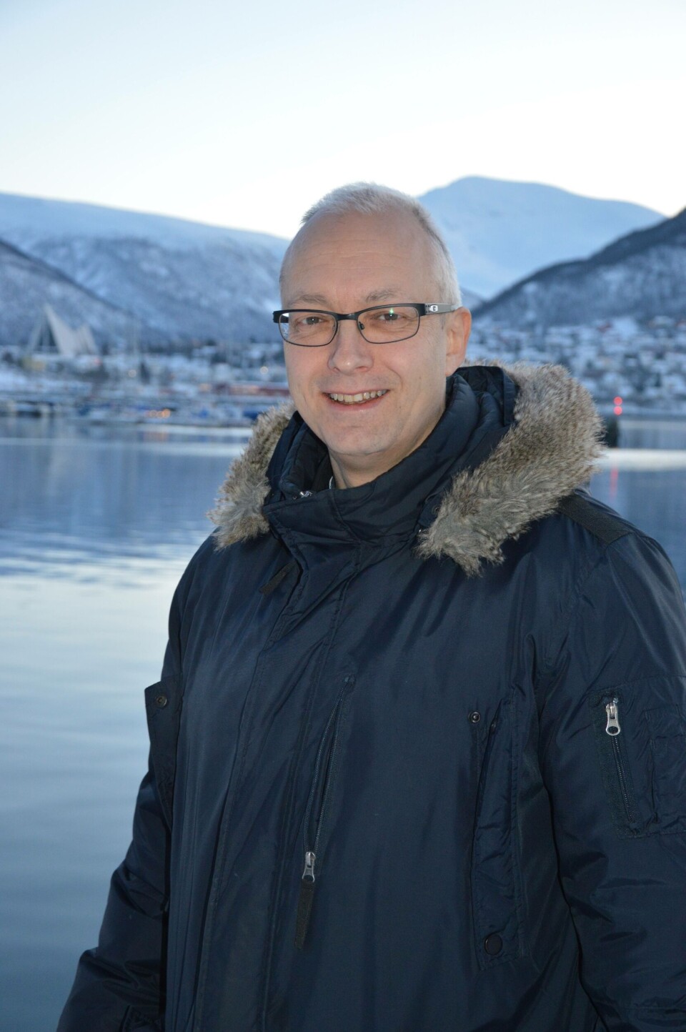 Paul Aandahl, analytiker i sjømatrådet foran kystens hus i Tromsø. Foto: Therese Soltveit. Paul Aandahl, analytiker i sjømatrådet foran kystens hus i Tromsø. Foto: Therese Soltveit.